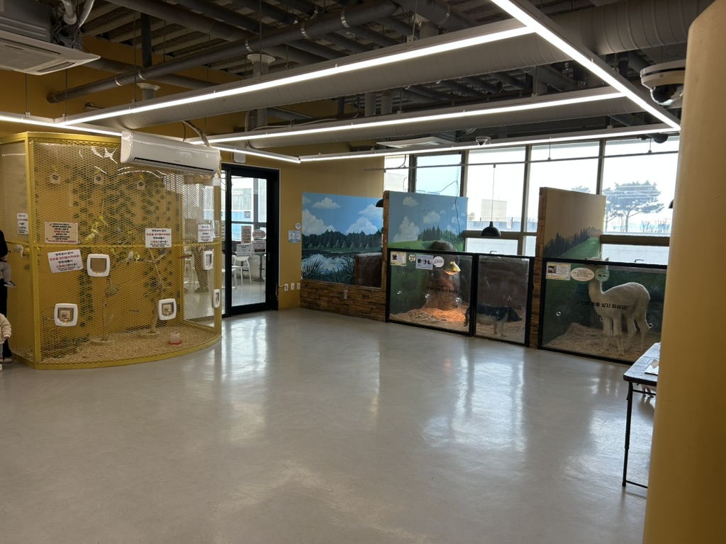 중형 동물존 전경