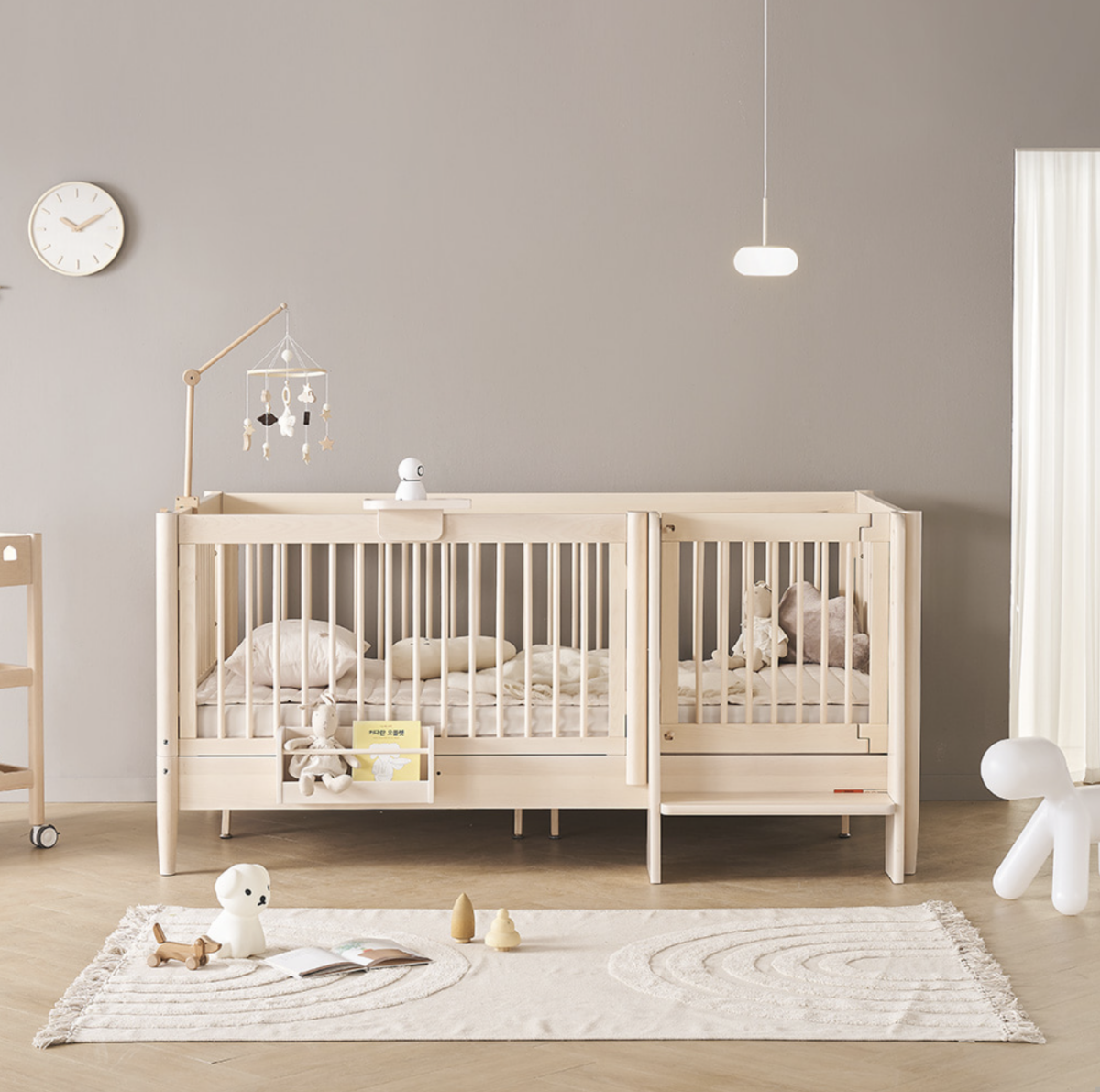 [내돈내산] 쁘띠라뺑 올리비아 하이가드 침대 후기 (1년 사용): 스윙도어와 72cm 가드의 완벽함